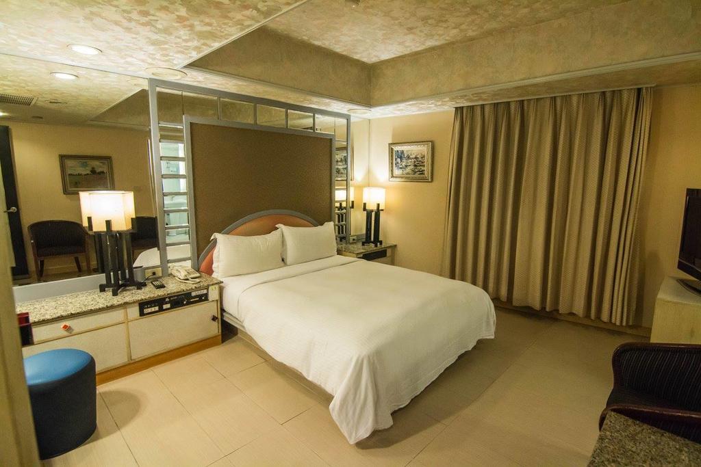 Katherine Plaza Hotel Kaohsiung Exterior foto